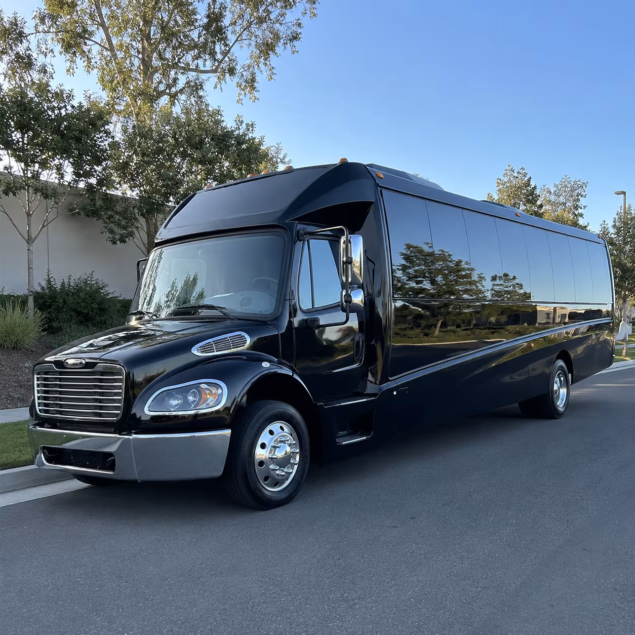 layton 28 passenger minibus
